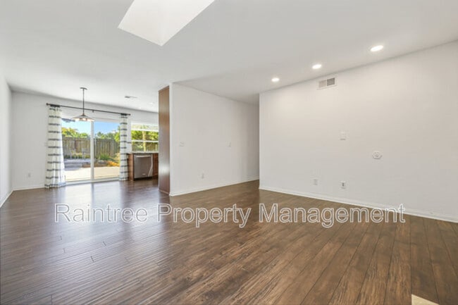 Building Photo - 1731 Rogue Isle Ct