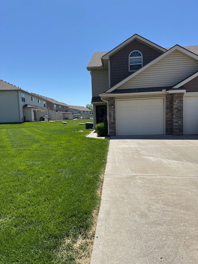 Primary Photo - 3 Bedroom, 2.5 Bath Townhouse in the Fox C...