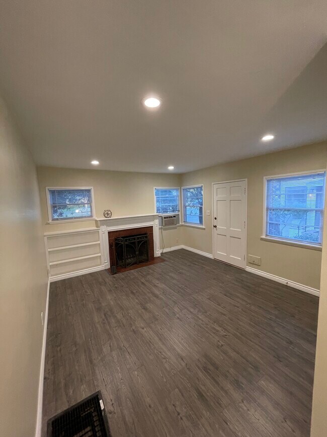Living Room & Fire Place - 1801 Huntington Dr