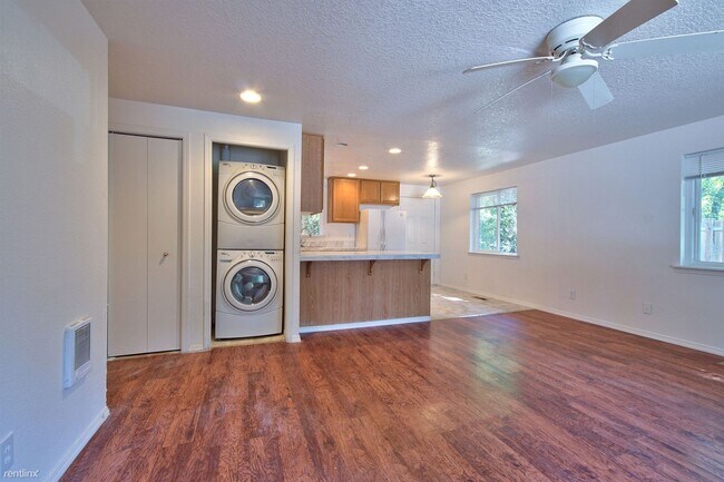 Foto del edificio - 2478 NW 4th Ave