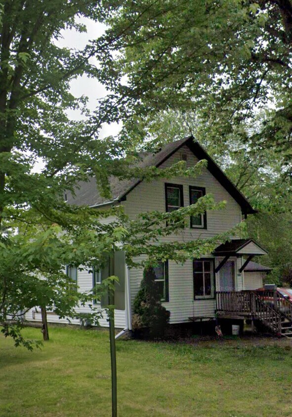 Primary Photo - 1020 S River St