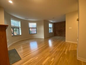 Building Photo - 108 Gainsborough St