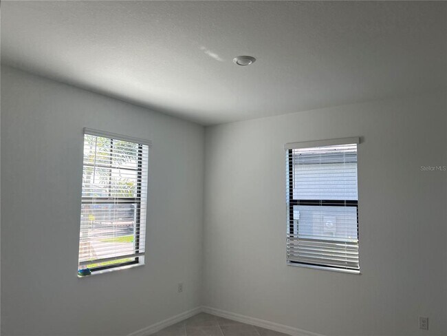 Foto del edificio - 17333 Luminous Ave