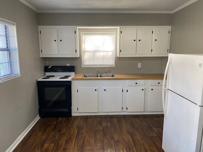 Kitchen - 7534 Sierra Dr