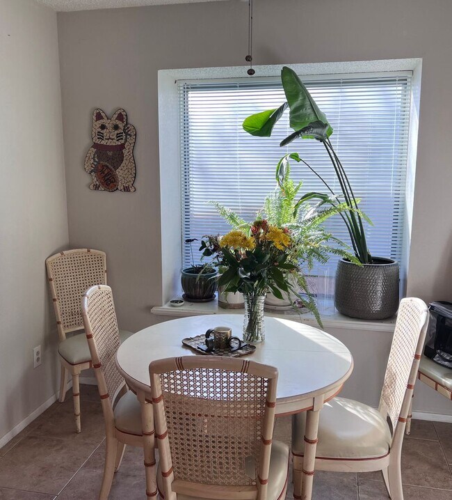 Foto del edificio - Wow 3 bed 2 bath 2 garage wonderful