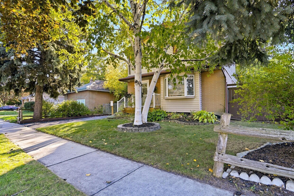 Primary Photo - 10 Roosevelt Ave