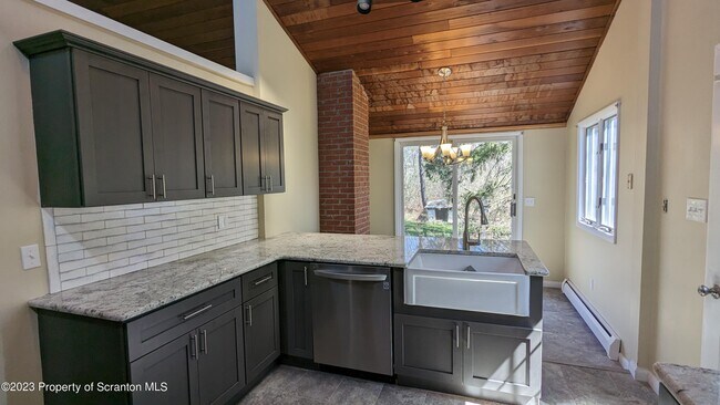Building Photo - 412 Griffin Pond Rd