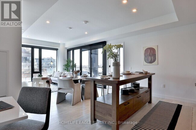 Building Photo - 505 Richmond St W