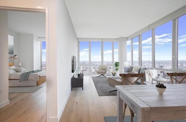 Building Photo - 1 bedroom in LONG ISLAND CITY NY 11101