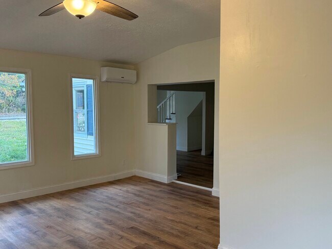 Building Photo - 10 Avon Rd