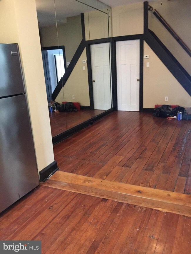Building Photo - 311 E Girard Ave