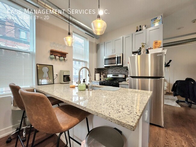 Photo - 1444 W Erie St Apartment