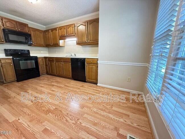 Foto del edificio - 120 Greenmont Ln