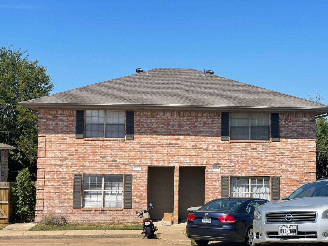 1205 Vinyard Ct, College Station, TX 77840 Townhome Rentals in