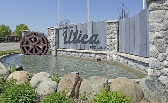 Signage - Utica Woods