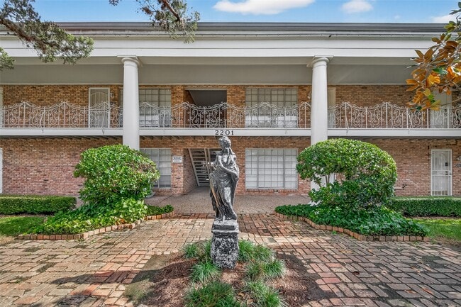 Foto del edificio - 2201 Fountain View Dr