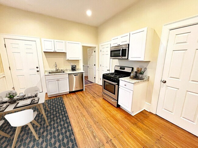 Foto del edificio - 242 Princeton St