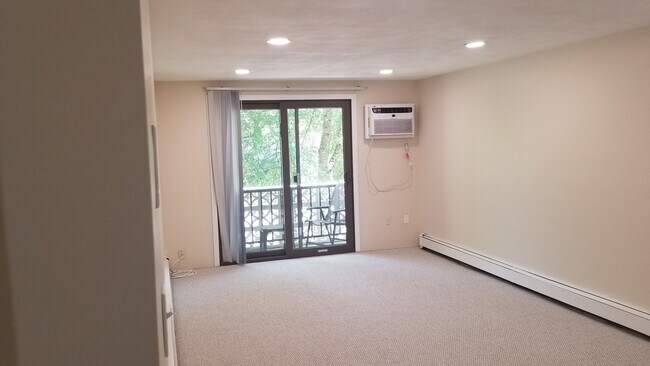 Sala de estar con balcón - 29 Harvard Ave