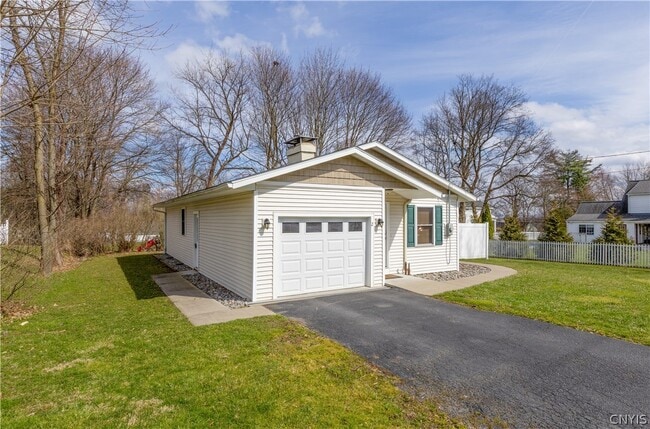 Building Photo - 2 Cresthill Dr