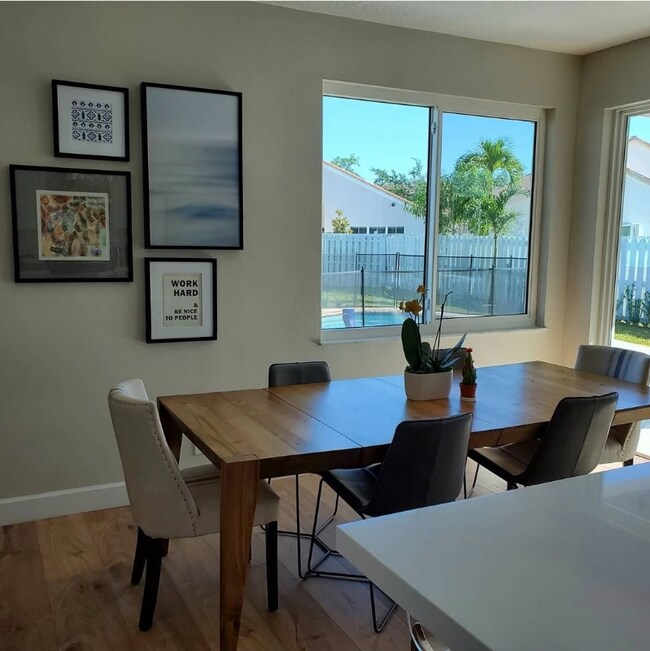 Foto del edificio - 1055 Briar Ridge Rd