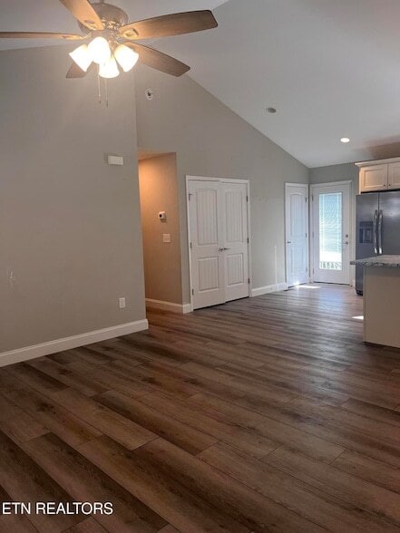 Building Photo - 355 W Outer Dr