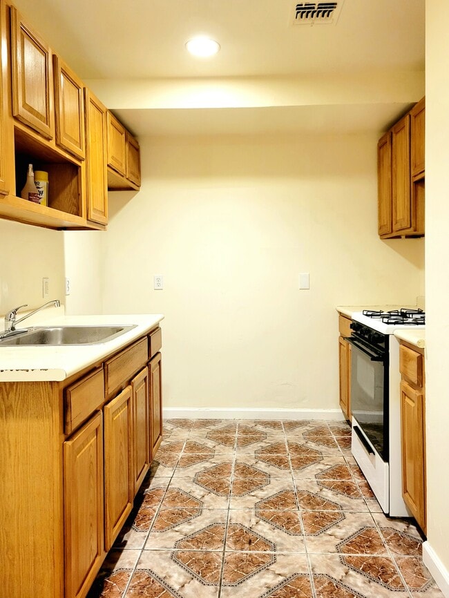 Kitchen - 121 N 3rd St