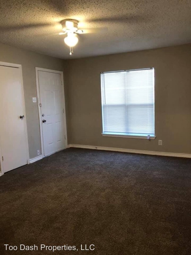 Foto del edificio - 3 br, 1 bath House - 2911 E Ann Arbor Avenue