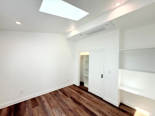 Foto del edificio - 10837 Fellows Ave