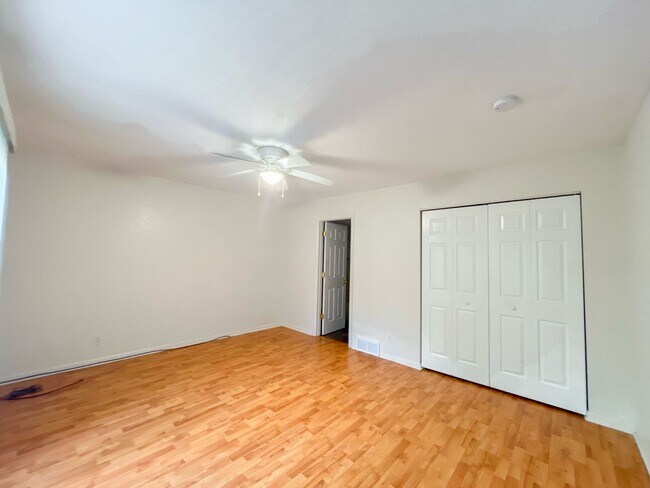 Building Photo - 5541-5547 Christopher Ct