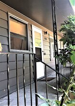 Building Photo - 831-835-835 SE 80th Ave