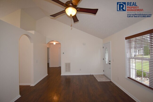 Foto del edificio - Great 3 bdrm 2ba home w/ large bonus room! Lawncare and landscaping included!
