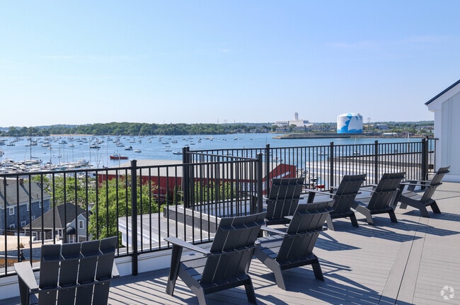 Roof Deck - Amara