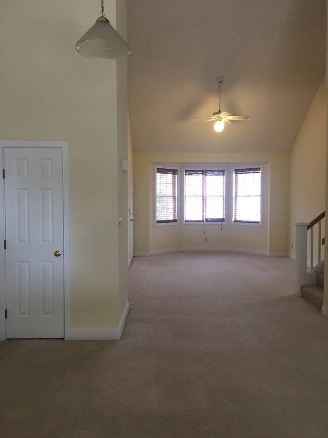 Building Photo - 2 bedroom, 2 bath Condo in Madison Park: A...