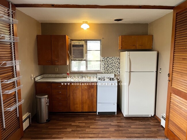 Building Photo - 338 S Pendleton Ave