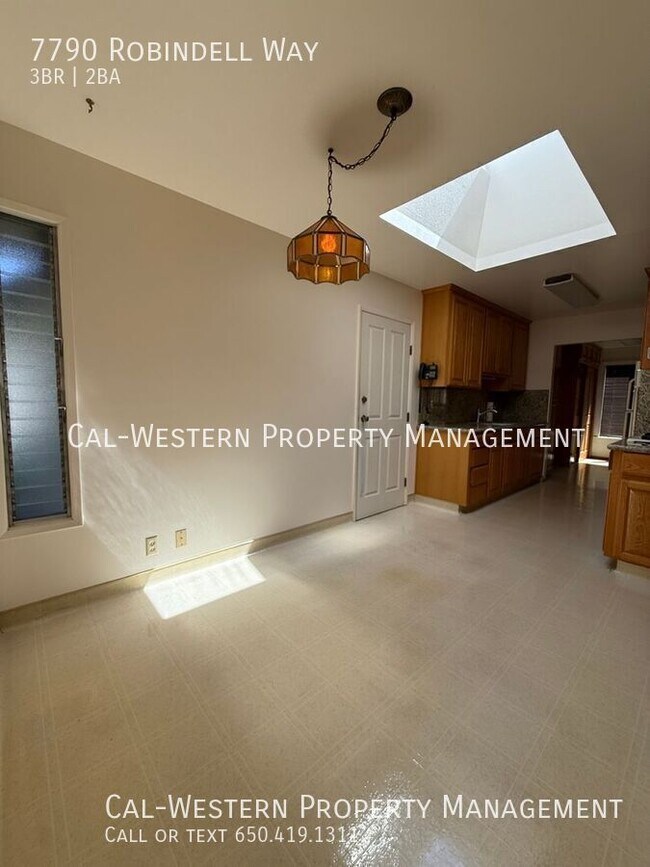 Foto del edificio - 7790 Robindell Way