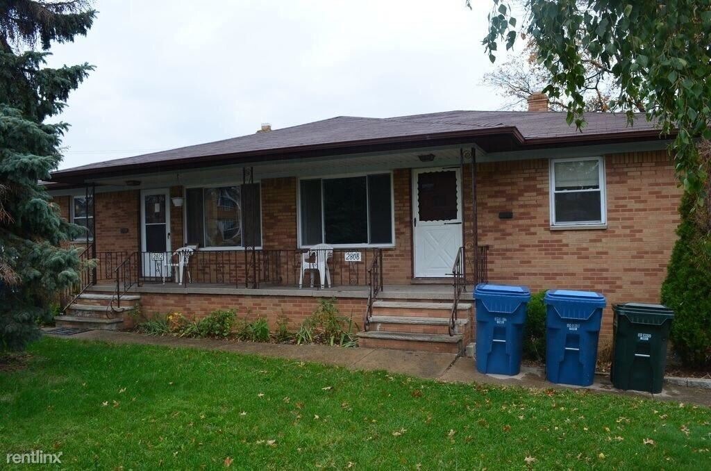 3 br, 1 bath Townhome 2808 Snow Rd Townhouse for Rent in Parma, OH