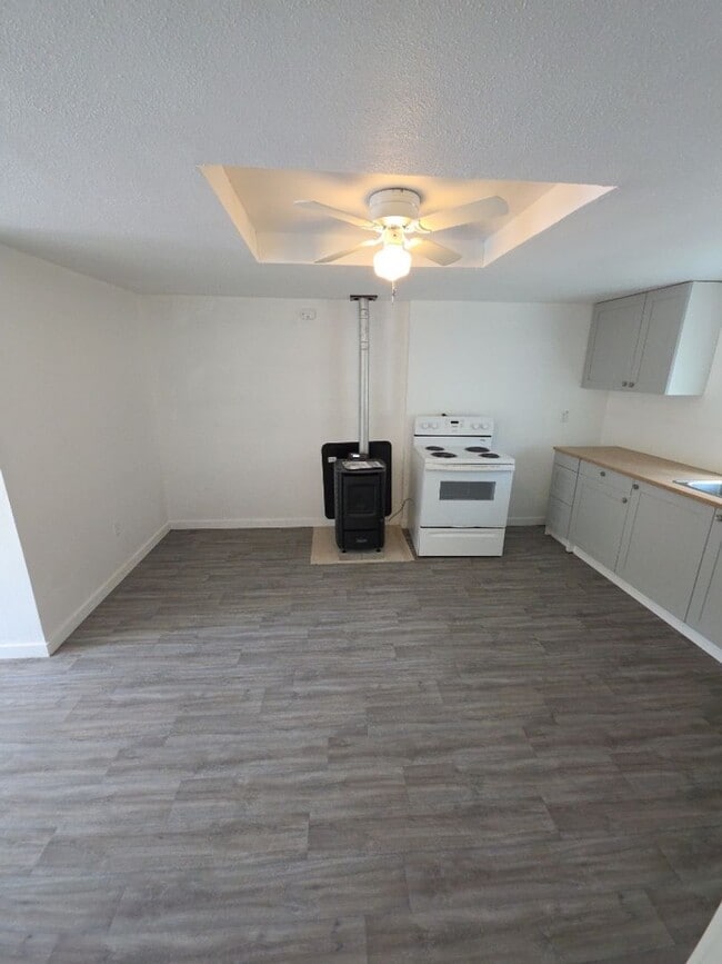 Building Photo - Lakeshore Triplex