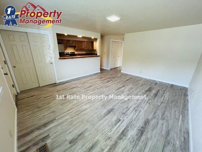 Foto del edificio - 4334 W Rose Hl St