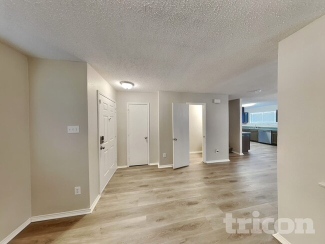 Building Photo - 211 Meagan St