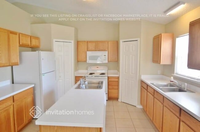 Building Photo - 503 Lakeview Dr