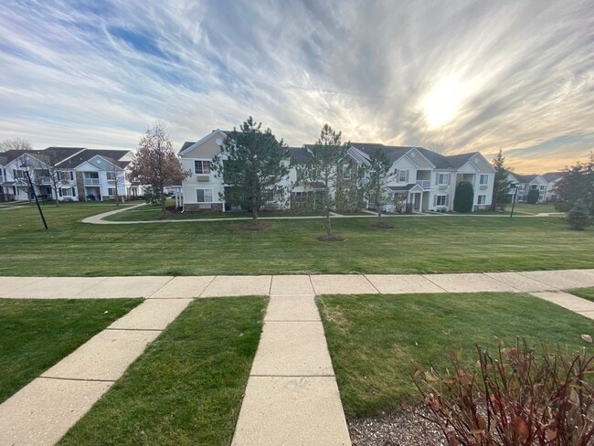 Building Photo - 1829 Silverstone Dr