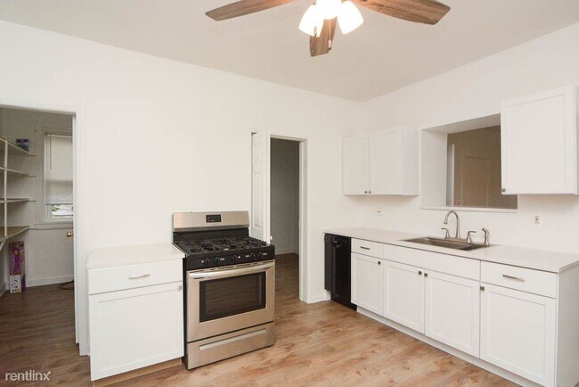 Building Photo - 4738 N Lavergne Ave