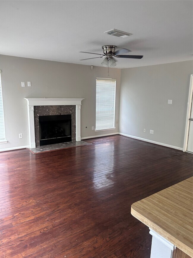 Foto del edificio - 1606 Misty Fawn Ln