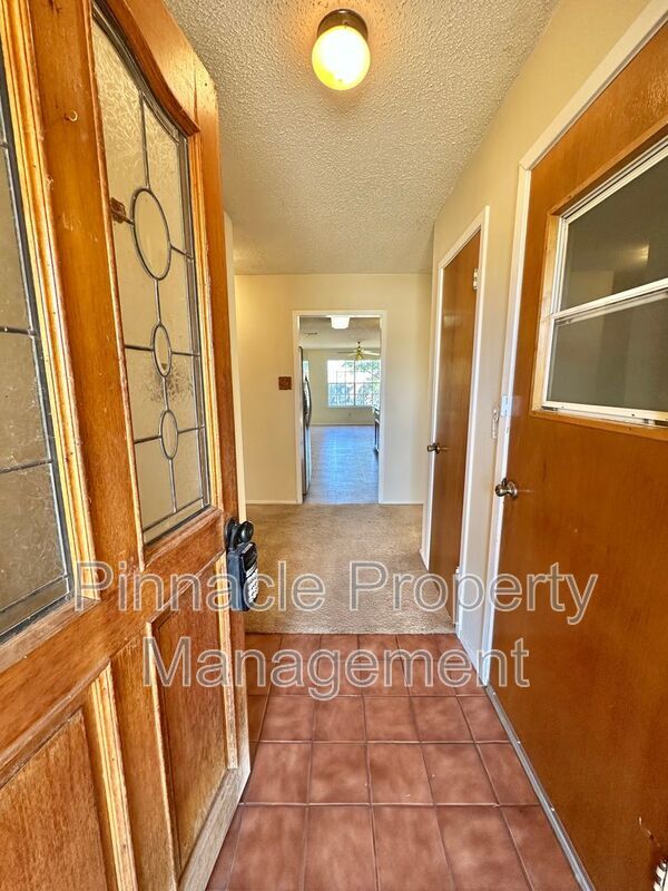 Building Photo - 5818 Davenport Dr