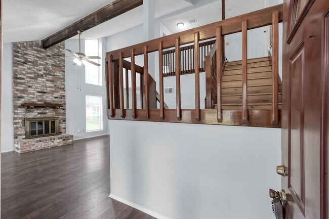 Foto del edificio - 35 Maywind Ct