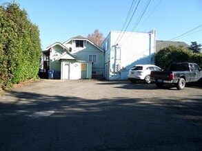 Building Photo - 6523 35th Ave SW