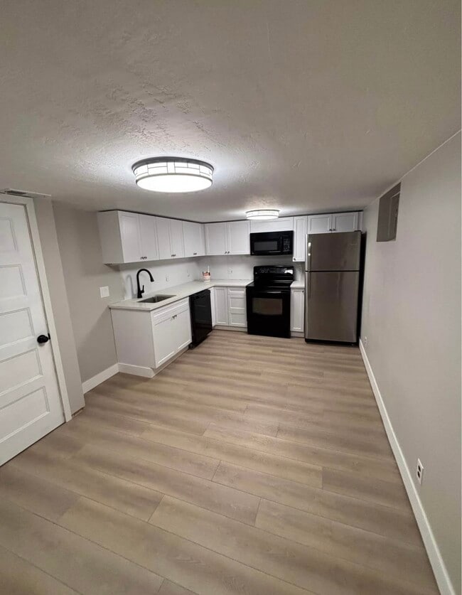 Building Photo - 552 E 250 N
