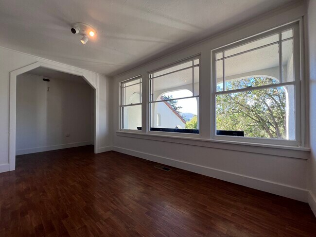 Building Photo - 347 Alvarado St