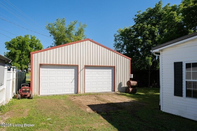 Building Photo - 20 St Estes Rd