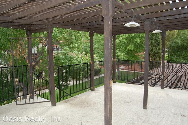 Foto del edificio - 2 br, 1.5 bath House - 260 Shadybrook Ln. #D